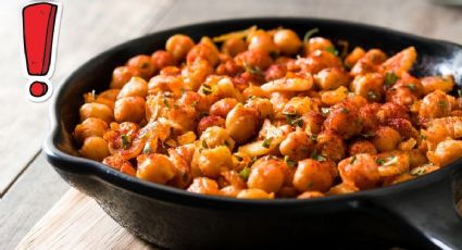 Saca provecho de las verduras en casa y prepara una fritada de garbanzos