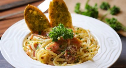 ¿Antojo de pasta? Así se hace una carbonara “a la española”