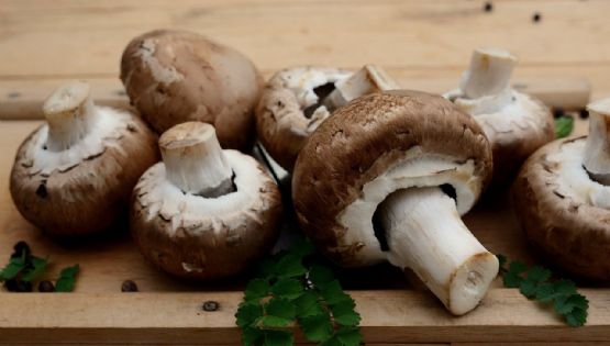 ¿Sí o no? La forma correcta de lavar los champiñones con un truco de cocina