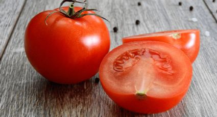 El hack de cocina para aprovechar el sabor del tomate en una tostada