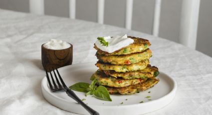 Receta saludable: Prepara una hamburguesa de calabacín y queso ricotta para la cena